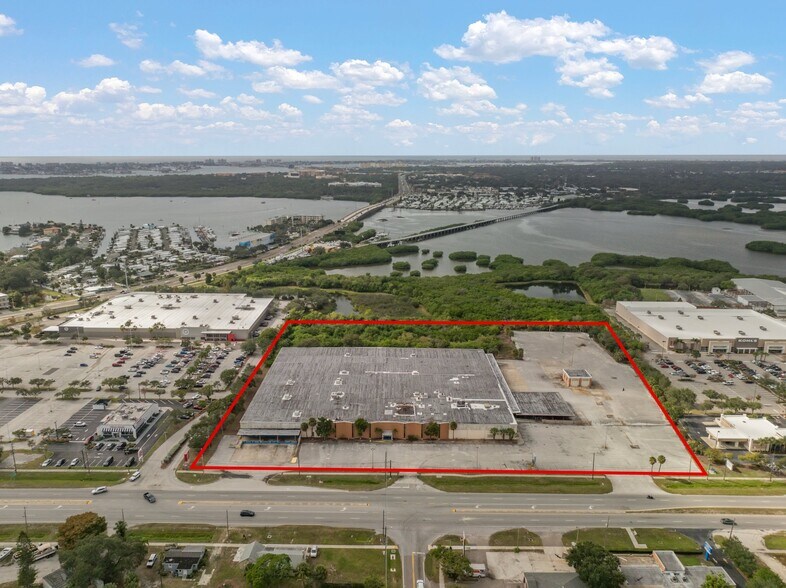 More Photos Of 4600 Park St N, Saint Petersburg Warehouse For Lease