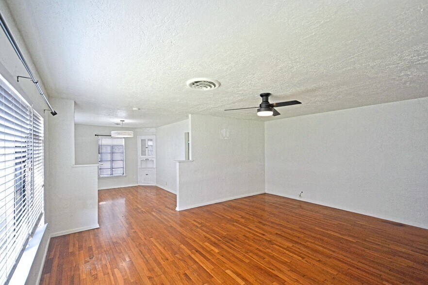 More Photos Of 268 E Mill St, New Braunfels Medical For Lease