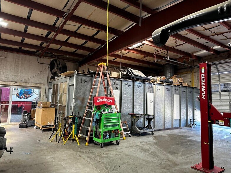 More Photos Of 301 S Betty Ave, Monahans Flex For Sale