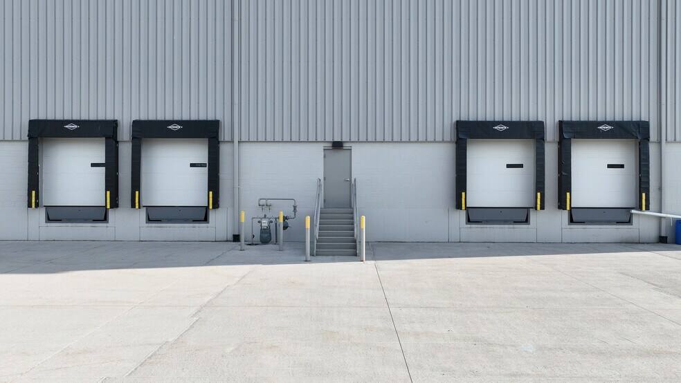 More Photos Of 144-154 Commonwealth Dr, Jenkins Distribution For Lease