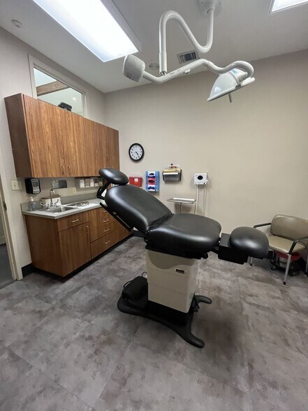 More Photos Of 540 Fontaine St, Pensacola Medical For Sale