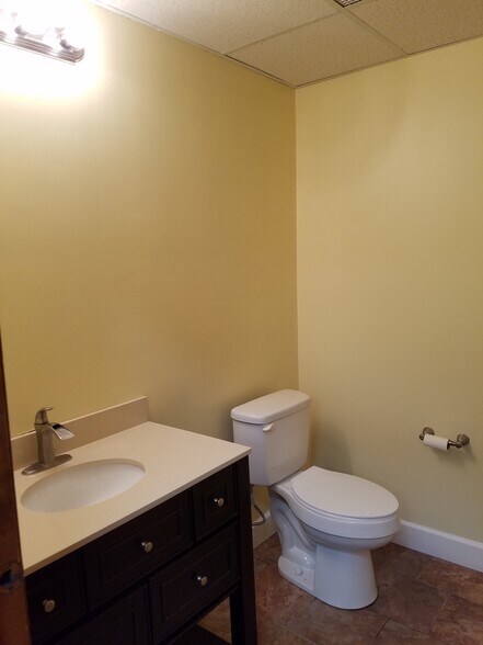 More Photos Of 6 Century Hill Dr, Latham Office For Lease