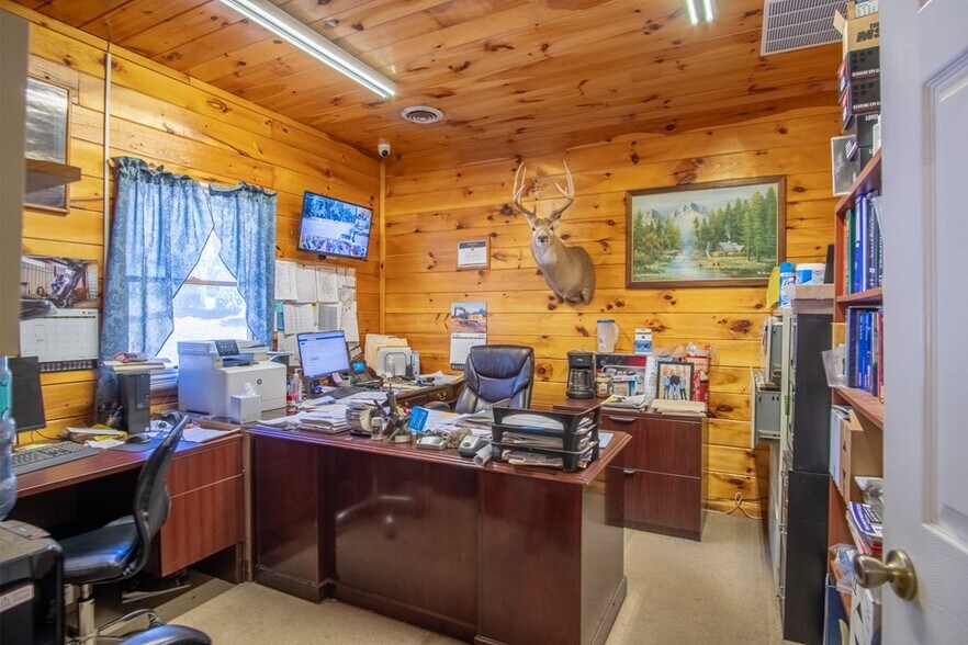 More Photos Of 424 Terrell Rd, Franklin Showroom For Sale