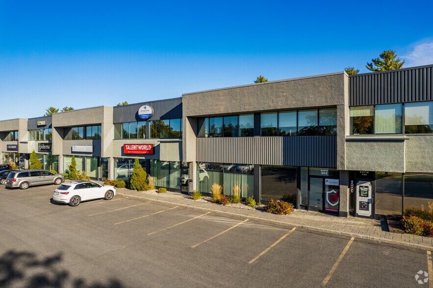 More Photos Of 25-31 Boul de la Seigneurie E, Blainville Office For Lease