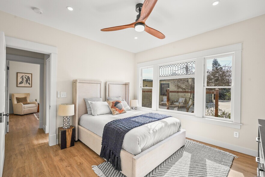 More Photos Of 844 E Kensington Rd, Los Angeles Specialty For Sale