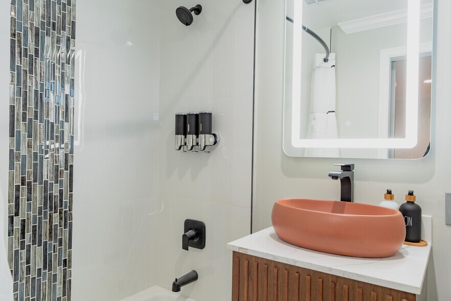 More Photos Of 1107 N Broadway, Santa Maria Hotel For Sale