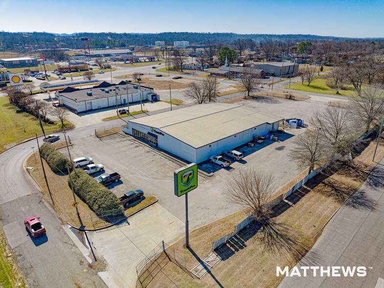 Primary Photo Of 2424 18th St N, Birmingham Auto Repair For Sale