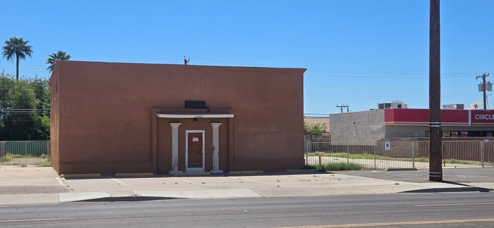 Primary Photo Of 11011 Buckeye rd, Cashion General Retail For Sale