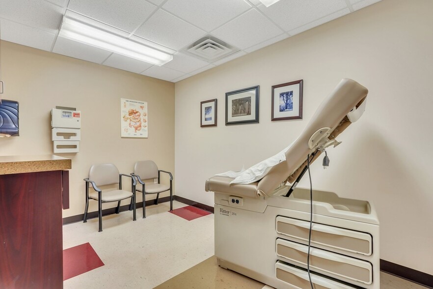 More Photos Of 11706 Mercy Blvd, Savannah Medical For Sale