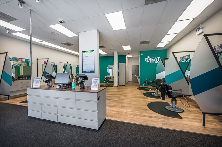 More Photos Of 3139 N Broadway St, Chicago General Retail For Sale