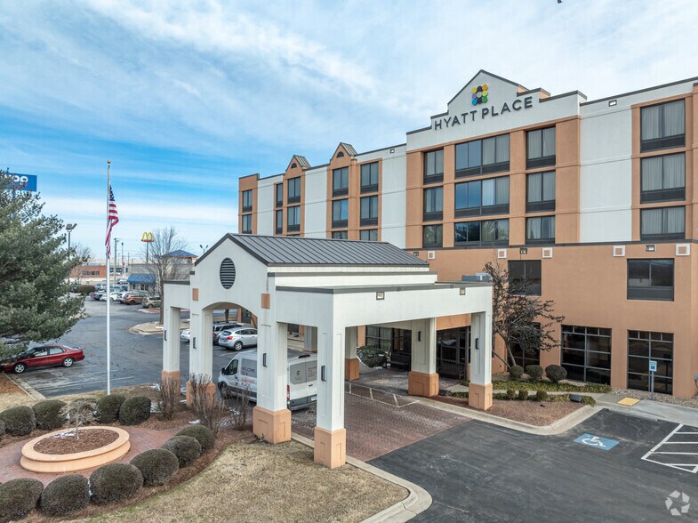 More Photos Of 4610 W Walnut St, Rogers Hotel For Sale