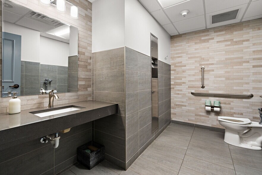 More Photos Of 56 S Washington St, Valparaiso Office For Lease