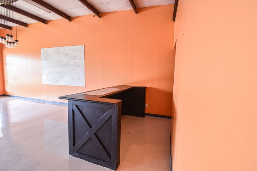 More Photos Of 4550 Station Cir, Northport Freestanding For Lease