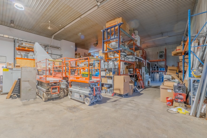 More Photos Of 525 Rue Sagard, St-Bruno-de-Montarville Warehouse For Sale