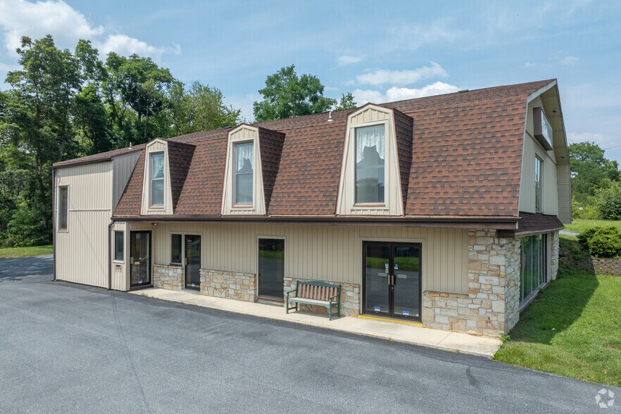More Photos Of 550 N Mountain Rd, Harrisburg Freestanding For Lease
