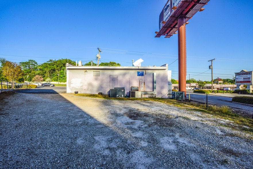 More Photos Of 435 N Pleasantburg Dr, Greenville Freestanding For Lease