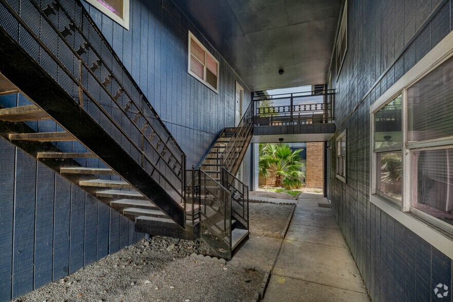 More Photos Of 3102 Hillcrest Dr, San Antonio Multifamily For Sale