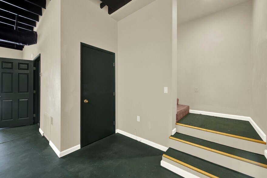 More Photos Of 124 S Porter Rd, Dixon Service For Sale