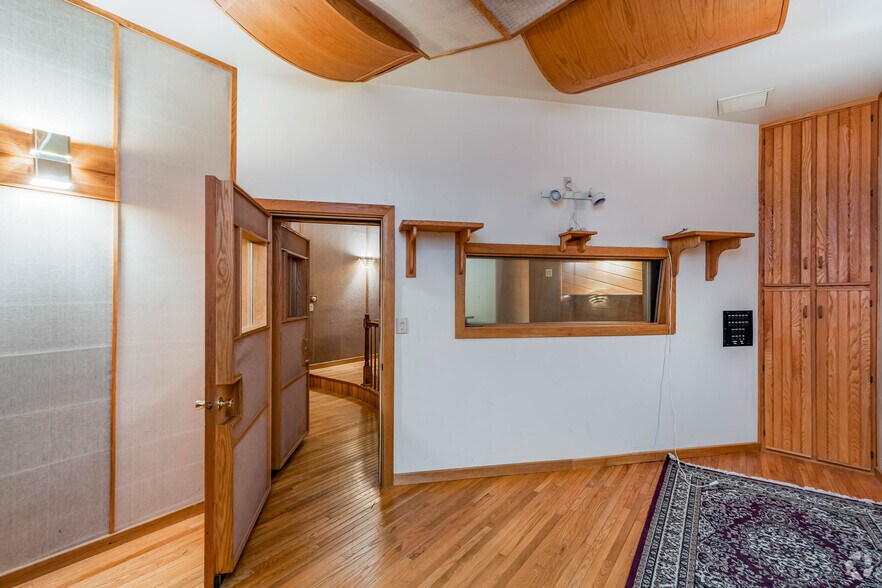 More Photos Of 100 Ross St, Pittsburgh Office For Lease