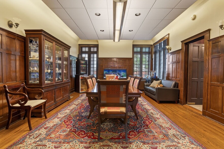 More Photos Of 1803 Clinch Ave, Knoxville Dormitory For Sale
