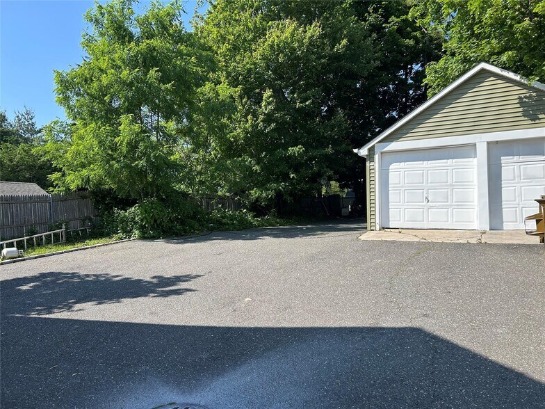 More Photos Of 153 Main St, Kings Park Office For Sale