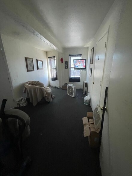 More Photos Of 612 B St, Marysville Bar For Sale