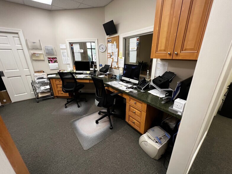 More Photos Of 1258 Mann Dr, Matthews Medical For Sale