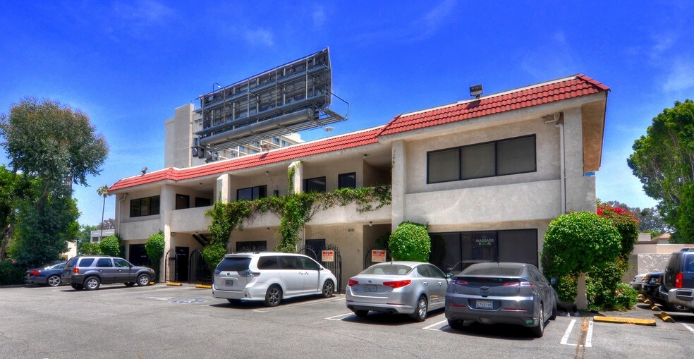 Primary Photo Of 15450 Ventura Blvd, Sherman Oaks Medical For Lease