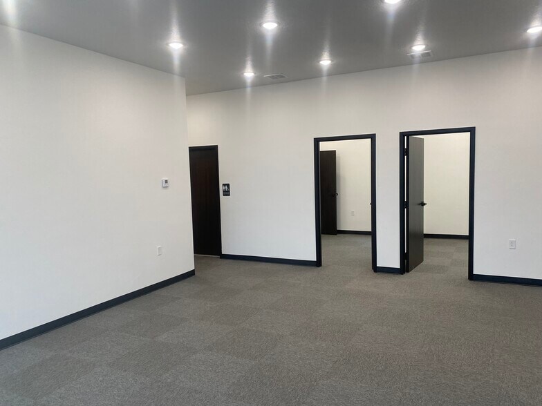 More Photos Of 10434 S 1055 W, South Jordan Office For Lease