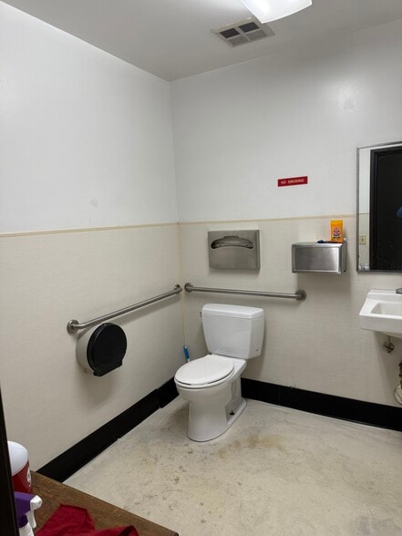 More Photos Of 9200 Gazette Ave, Chatsworth Warehouse For Lease