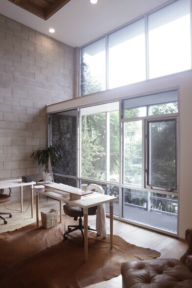 More Photos Of 6615-6621 Melrose Ave, Los Angeles Loft Creative Space For Lease