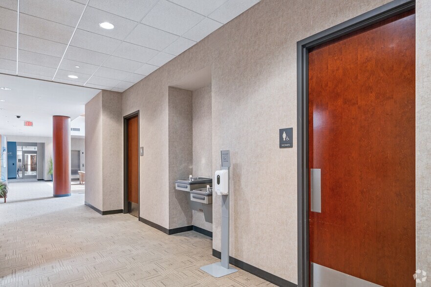 More Photos Of N19W23993 Ridgeview Pky, Waukesha Office For Sale