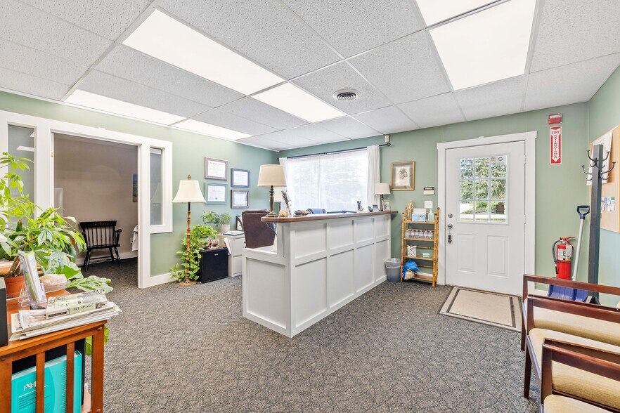 More Photos Of 585 Calef Hwy, Barrington Freestanding For Sale