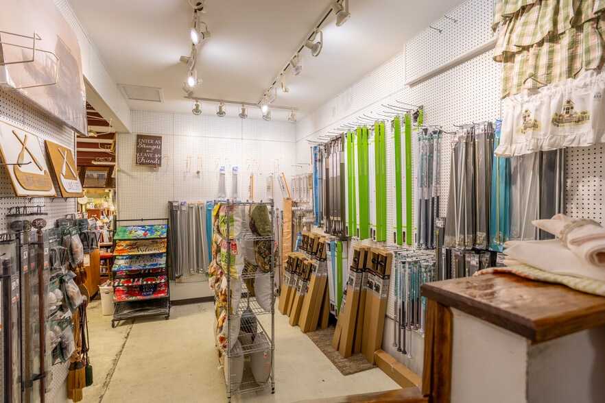 More Photos Of 6663 Highway 58, Buffalo Junction Storefront Retail Office For Sale