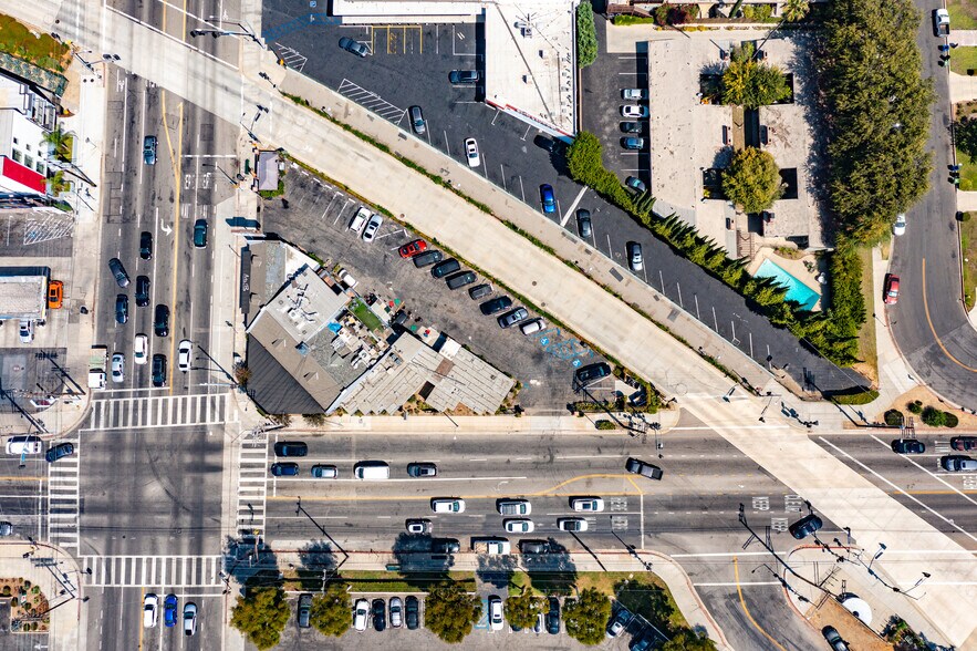 More Photos Of 6000 Woodman Ave, Van Nuys General Retail For Sale