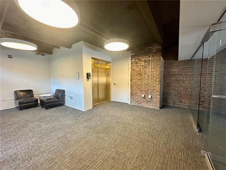 More Photos Of 210 E Washington St, New Castle Office For Lease