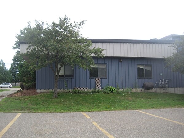 More Photos Of 223 Avenue D, Williston Warehouse For Lease