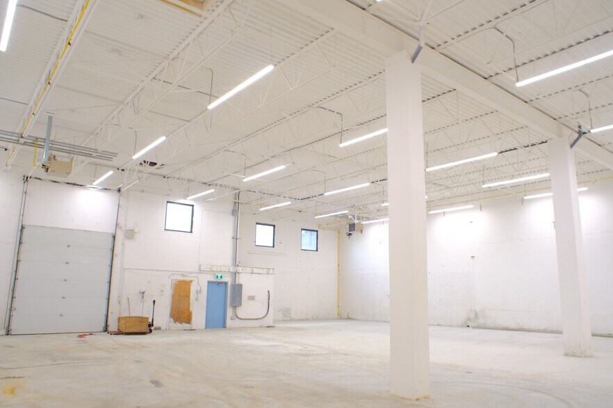 More Photos Of 1636 Pandora St, Vancouver Light Manufacturing For Sale