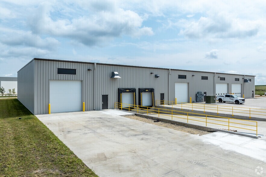 More Photos Of 6815 Innovation Dr, Cedar Falls Industrial For Lease