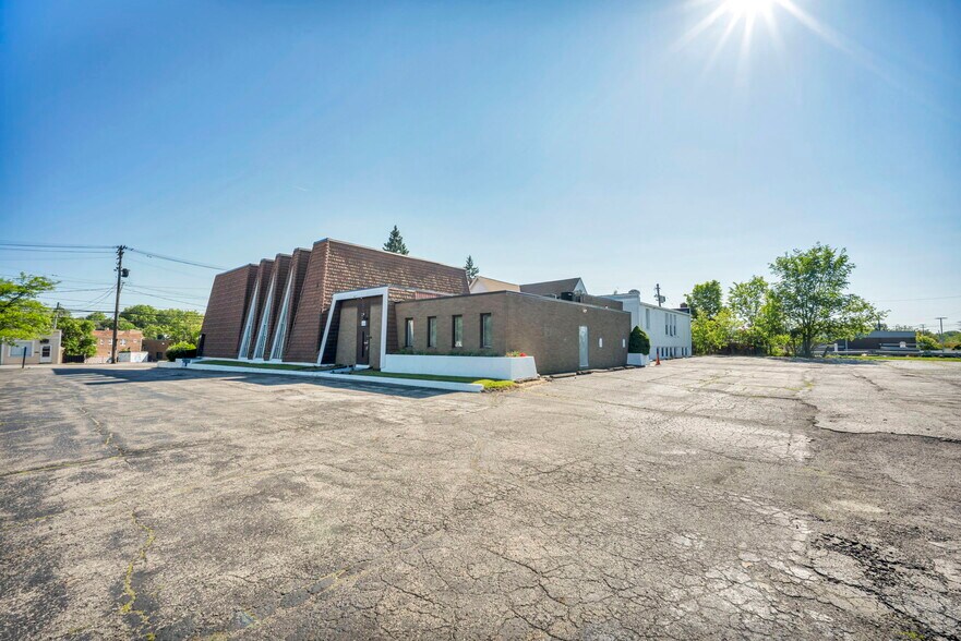 More Photos Of 15715 Libby Rd, Maple Heights General Retail For Sale