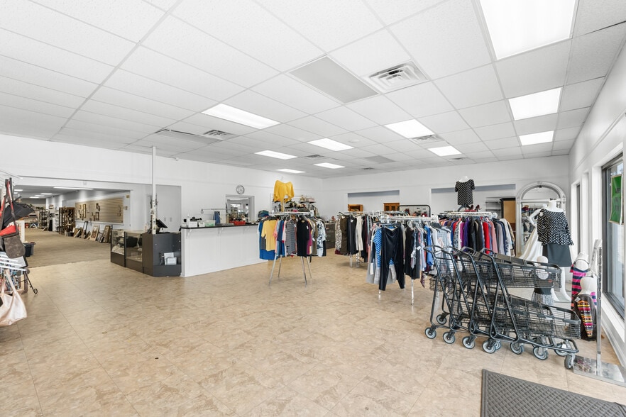 More Photos Of 6 Television Cir, Savannah Freestanding For Lease