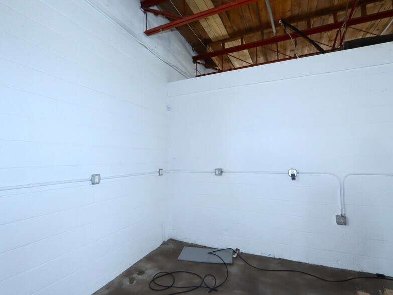 More Photos Of 6543 Hastings Rd, Detroit Warehouse For Sale