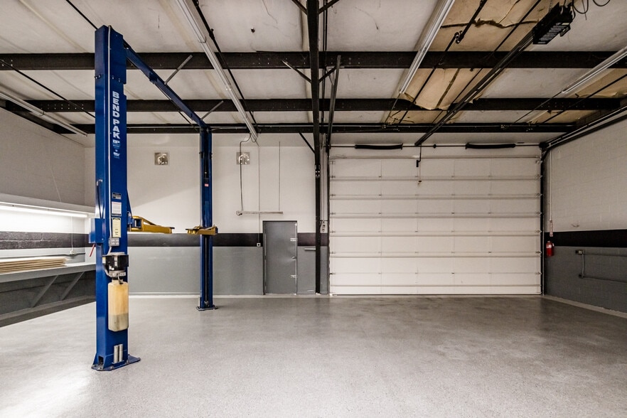 More Photos Of 1600 Acoma Blvd W, Lake Havasu City Service For Sale