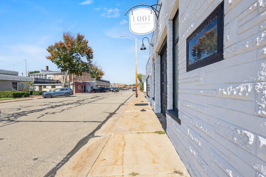 More Photos Of 219 Jefferson St, Waupaca Storefront Retail Office For Sale