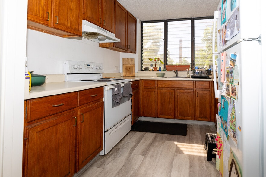 More Photos Of 922 Mccully St, Honolulu Apartments For Sale
