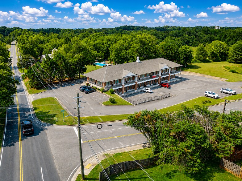 More Photos Of 4209 Oakwood Rd, Oakwood Office For Sale