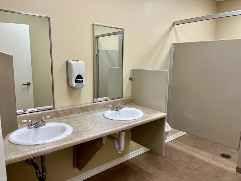 More Photos Of 201 Prospect Rd, Bloomington Storefront Retail Office For Lease