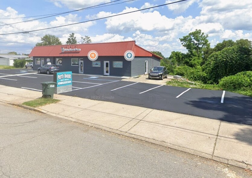 More Photos Of 213 W Main St, Pickens Freestanding For Sale