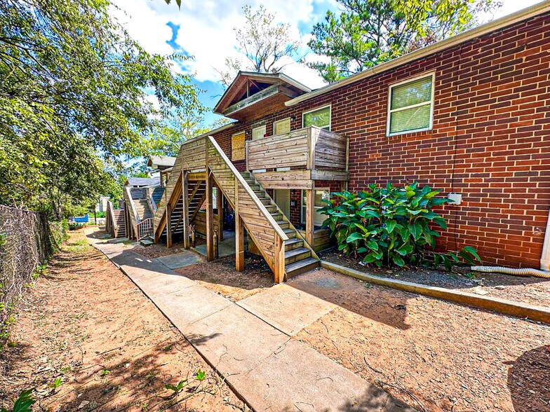 More Photos Of 208 SW Doane St, Atlanta Multifamily For Sale