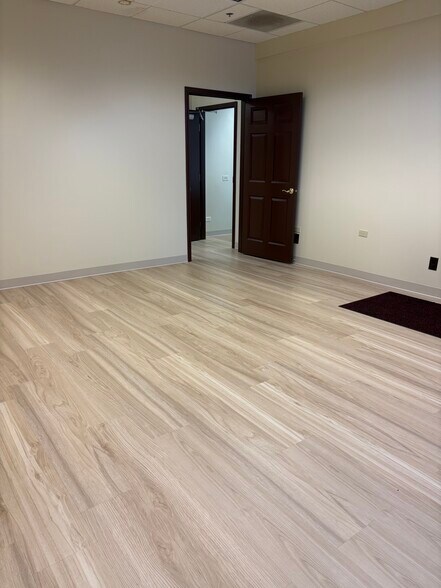 More Photos Of 15028 Cicero Ave, Oak Forest Office For Lease